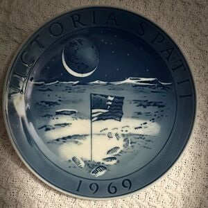 Royal Copenhagen Victoria Spatii 1969 Blue Decorative Plate